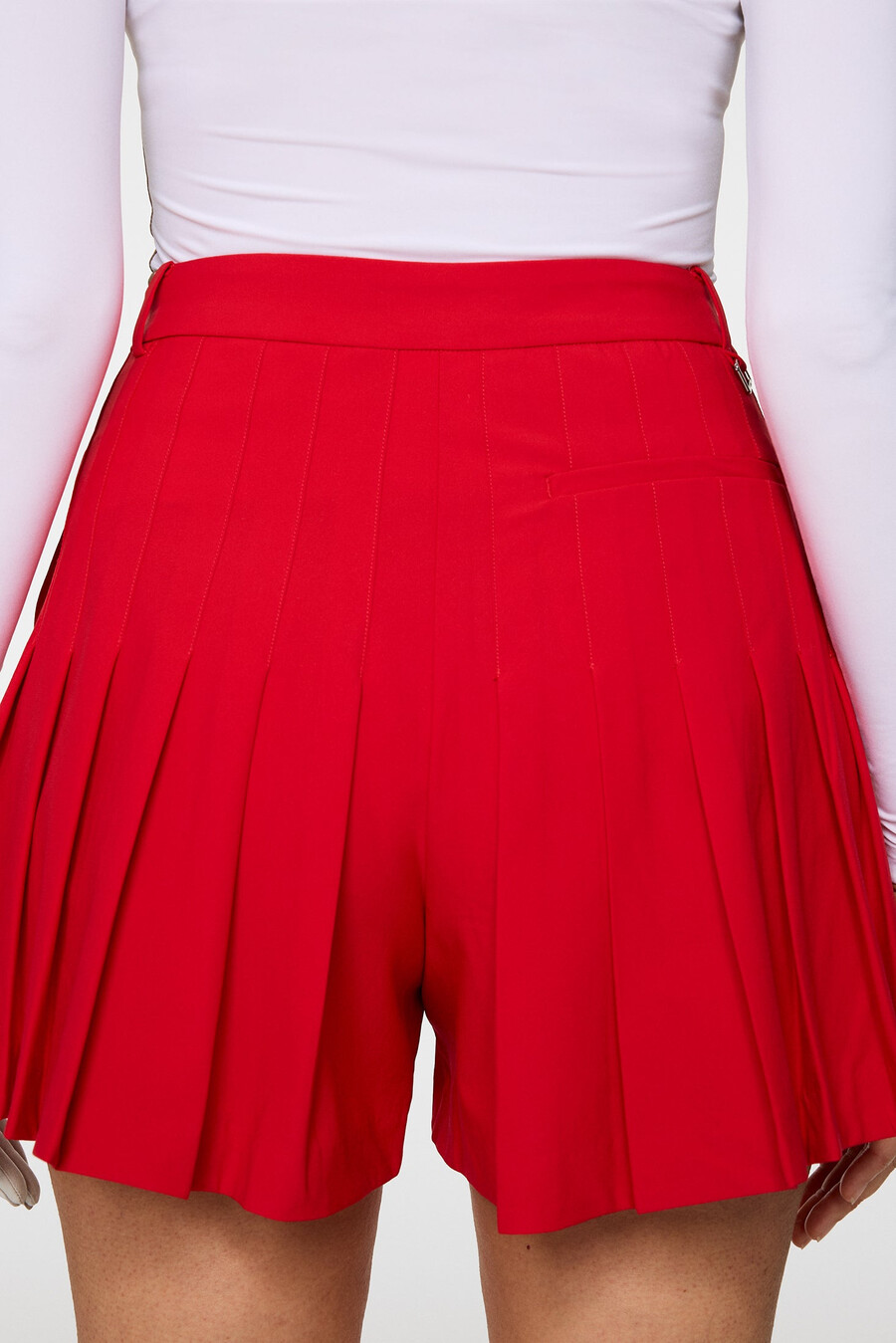 arella pleated shorts